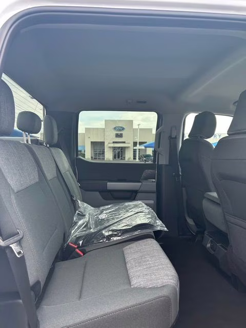 2026 Oxford White Ford Super Duty F-350 SRW XLT 4X4 Truck