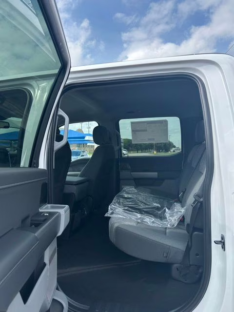 2026 Oxford White Ford Super Duty F-350 SRW XLT 4X4 Truck