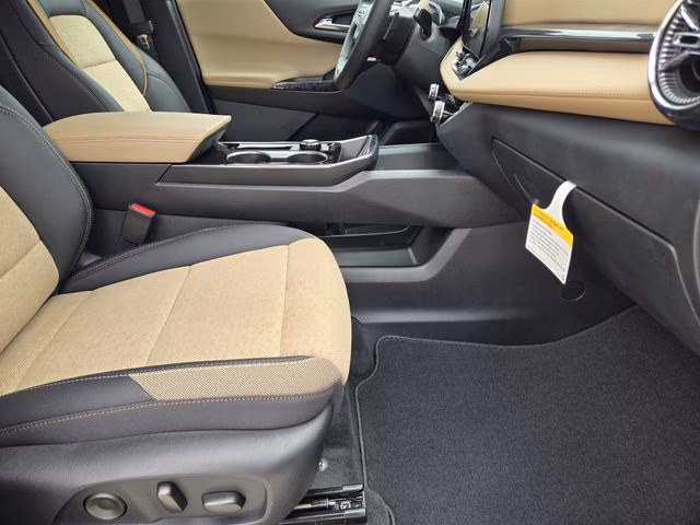 2026 Polar White Tricoat Chevrolet Equinox ACTIV FWD SUV