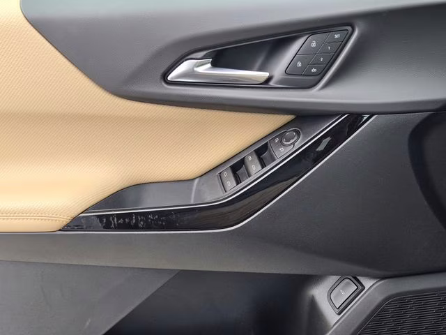 2026 Polar White Tricoat Chevrolet Equinox ACTIV FWD SUV