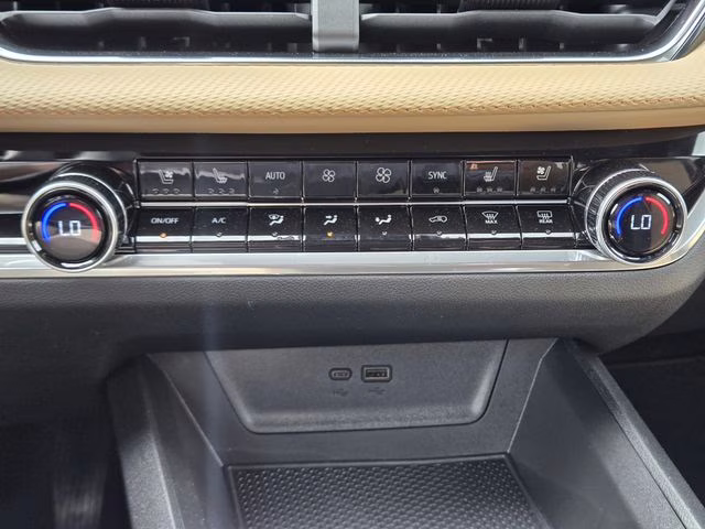 2026 Polar White Tricoat Chevrolet Equinox ACTIV FWD SUV