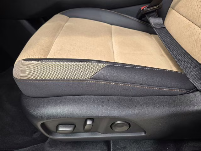 2026 Polar White Tricoat Chevrolet Equinox ACTIV FWD SUV