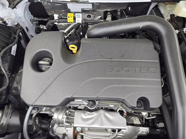 2026 Polar White Tricoat Chevrolet Equinox ACTIV FWD SUV