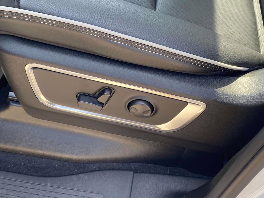 2026 Ivory White Tri-Coat Pearlcoat Ram 1500 Laramie 4X4 Truck