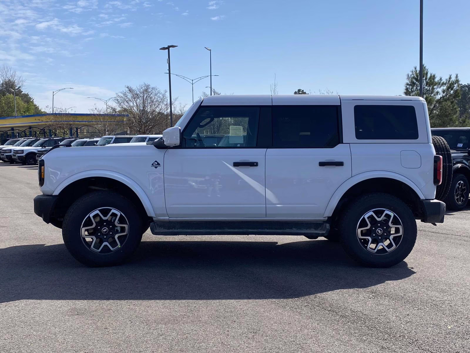 2026 Oxford White Ford Bronco Outer Banks 4X4 SUV
