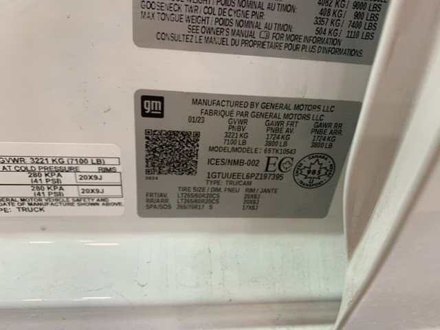 2023 Summit White GMC Sierra 1500 AT4 4X4 Truck