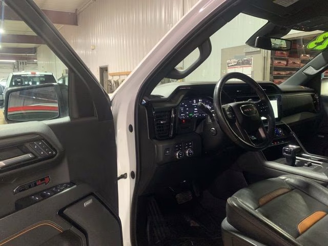 2023 Summit White GMC Sierra 1500 AT4 4X4 Truck