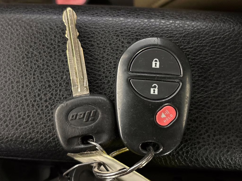 2015 Barcelona Red Metallic Toyota Tundra SR5 4X4 Truck