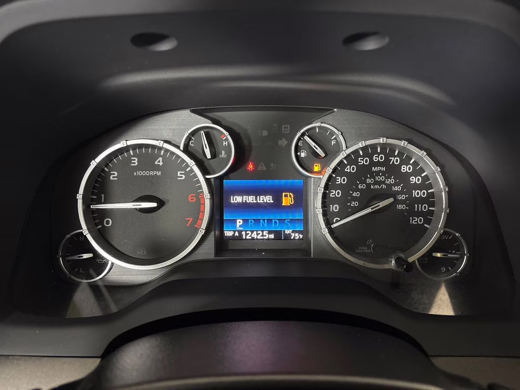 2015 Barcelona Red Metallic Toyota Tundra SR5 4X4 Truck