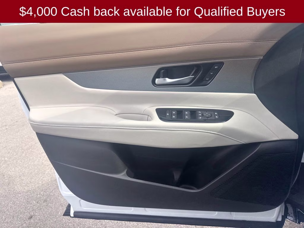 2026 Everest White Pearl/Black Nissan Murano Platinum AWD SUV
