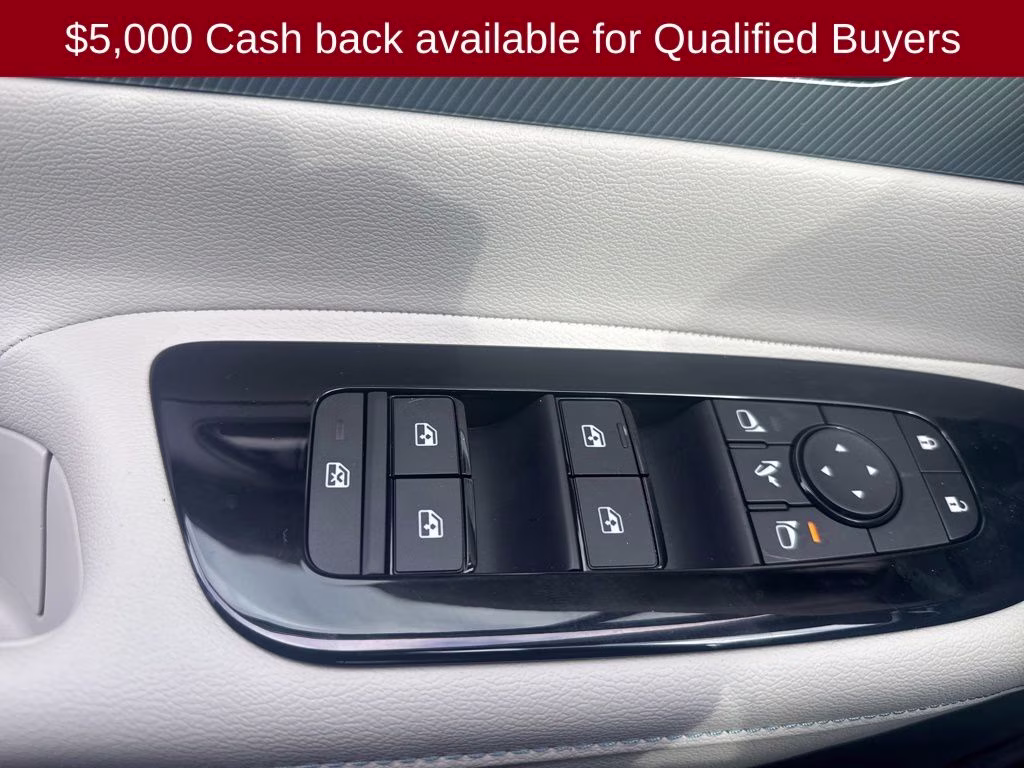 2026 Everest White Pearl/Black Nissan Murano Platinum AWD SUV