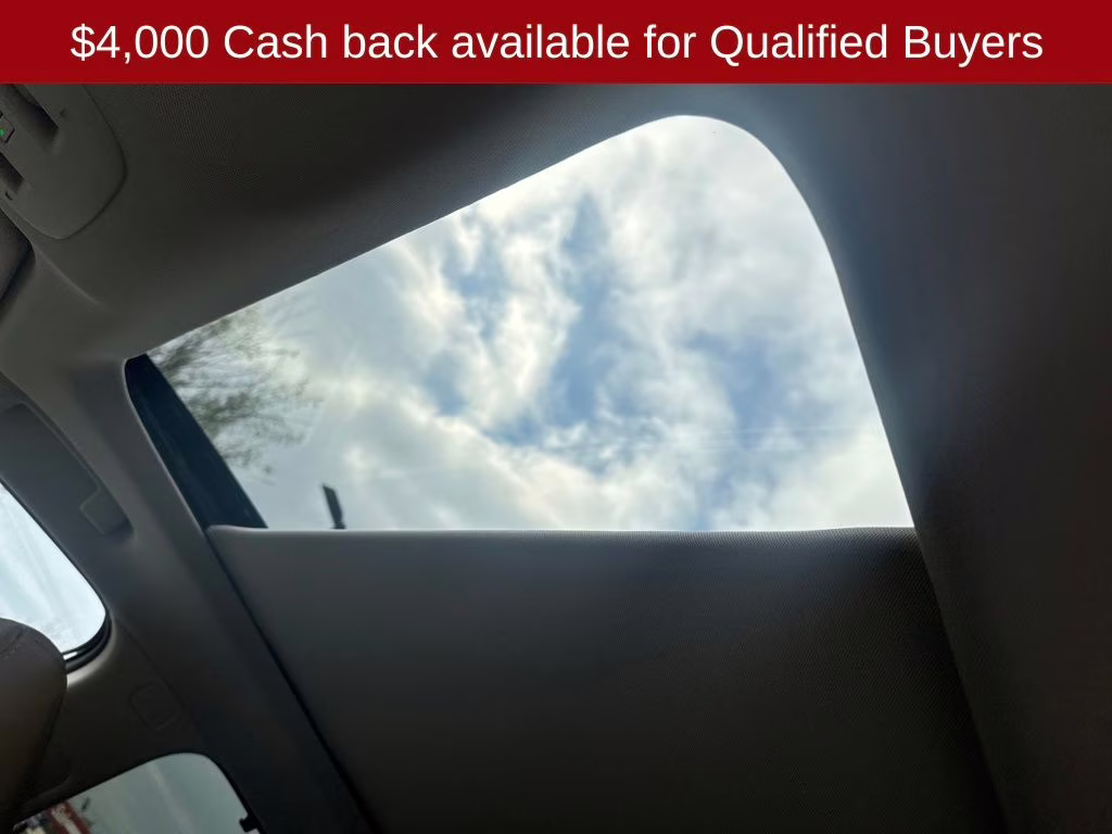 2026 Everest White Pearl/Black Nissan Murano Platinum AWD SUV