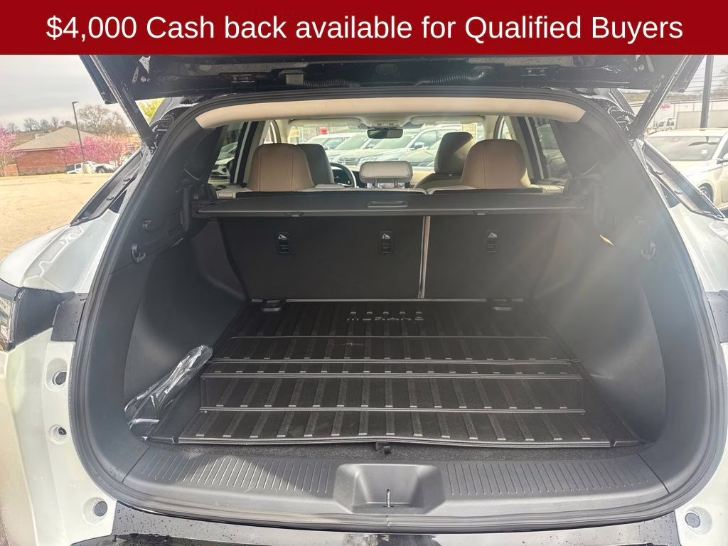 2026 Everest White Pearl/Black Nissan Murano Platinum AWD SUV