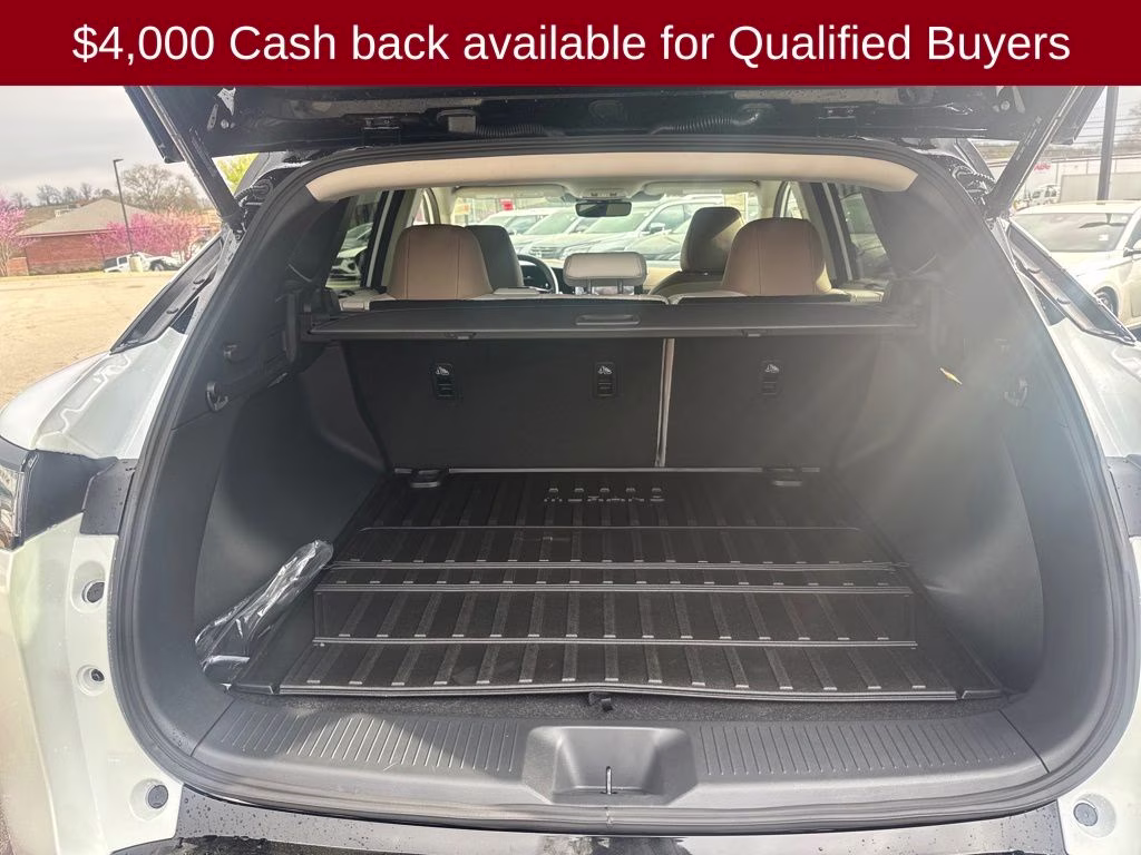 2026 Everest White Pearl/Black Nissan Murano Platinum AWD SUV