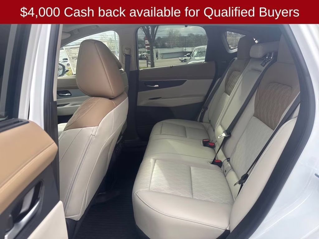 2026 Everest White Pearl/Black Nissan Murano Platinum AWD SUV