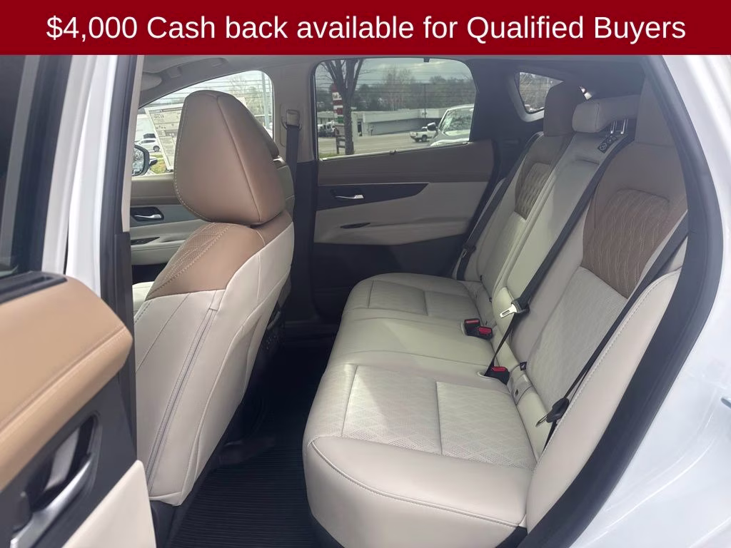2026 Everest White Pearl/Black Nissan Murano Platinum AWD SUV