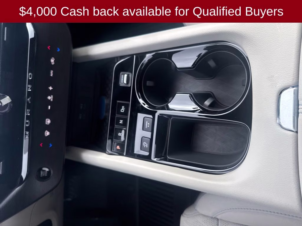 2026 Everest White Pearl/Black Nissan Murano Platinum AWD SUV