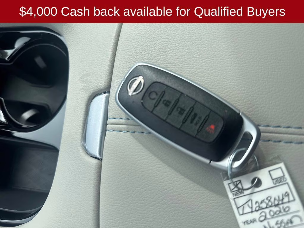 2026 Everest White Pearl/Black Nissan Murano Platinum AWD SUV