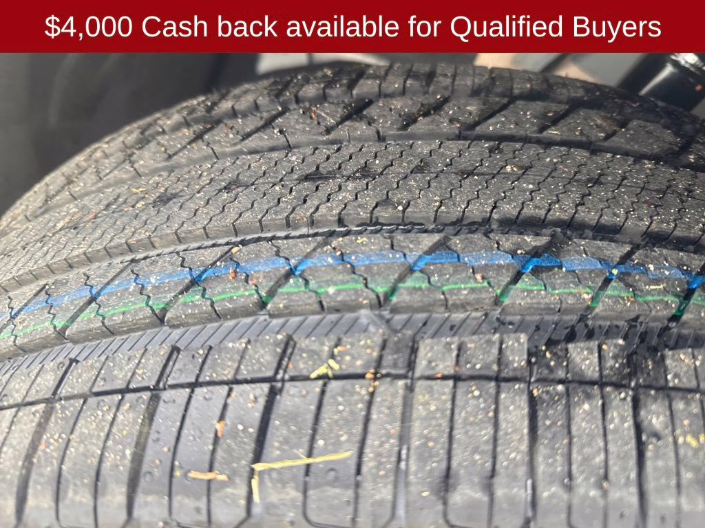 2026 Everest White Pearl/Black Nissan Murano Platinum AWD SUV