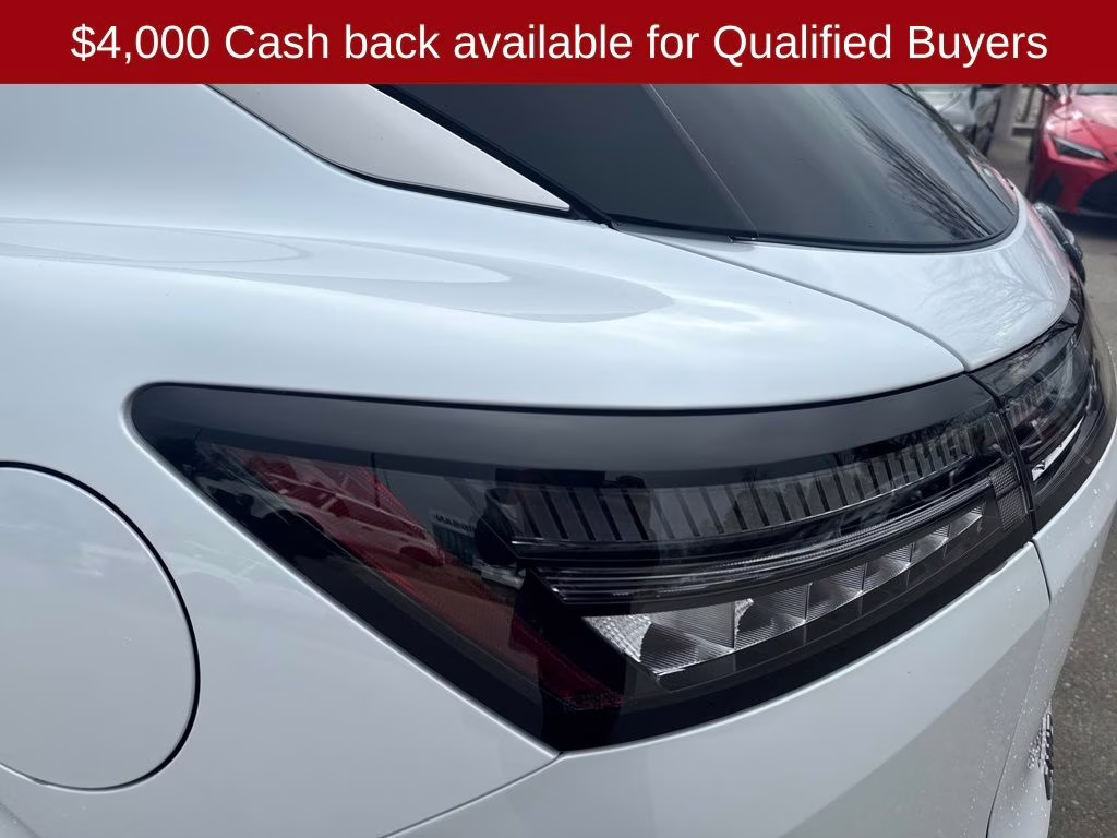 2026 Everest White Pearl/Black Nissan Murano Platinum AWD SUV