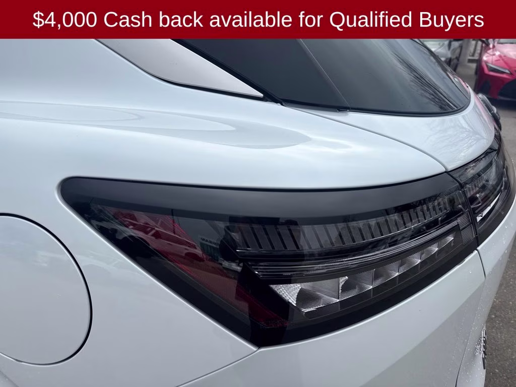 2026 Everest White Pearl/Black Nissan Murano Platinum AWD SUV