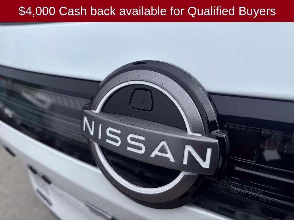 2026 Everest White Pearl/Black Nissan Murano Platinum AWD SUV