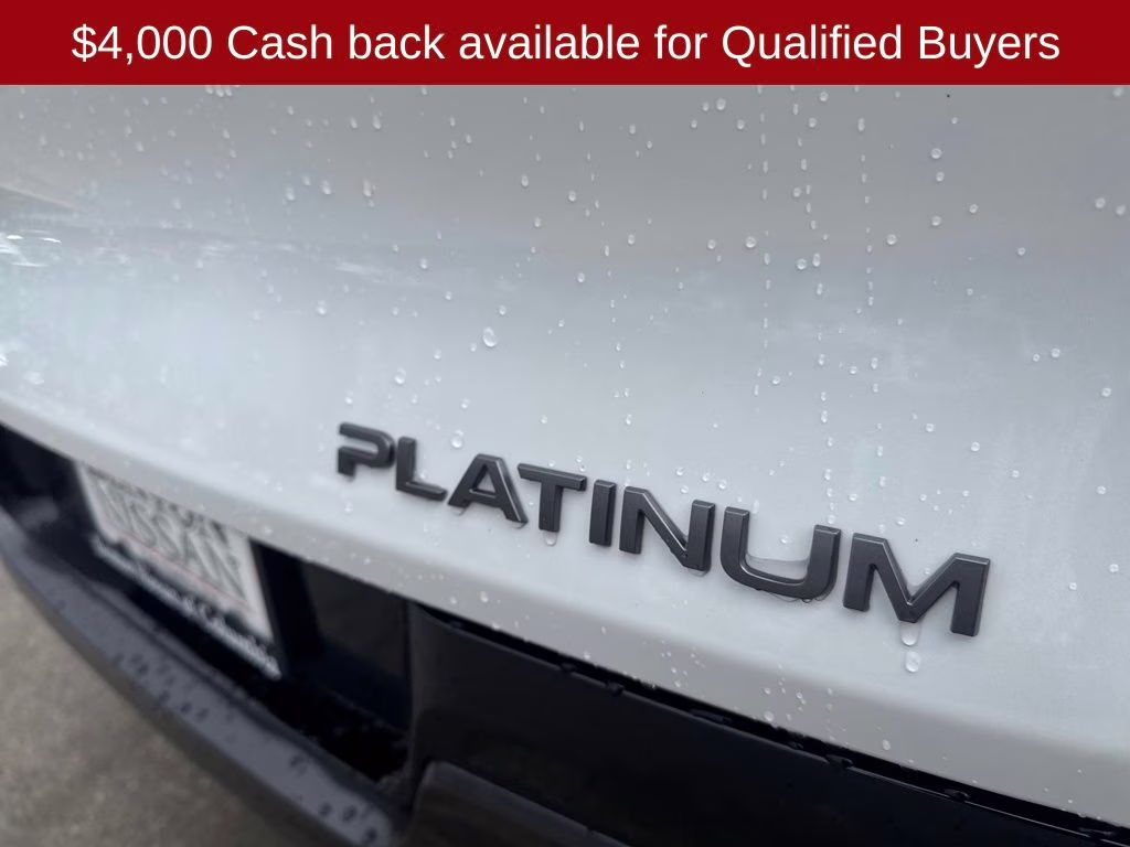 2026 Everest White Pearl/Black Nissan Murano Platinum AWD SUV