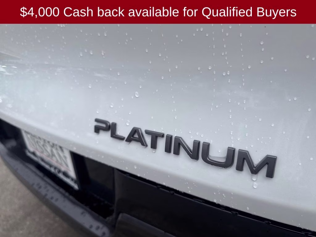 2026 Everest White Pearl/Black Nissan Murano Platinum AWD SUV