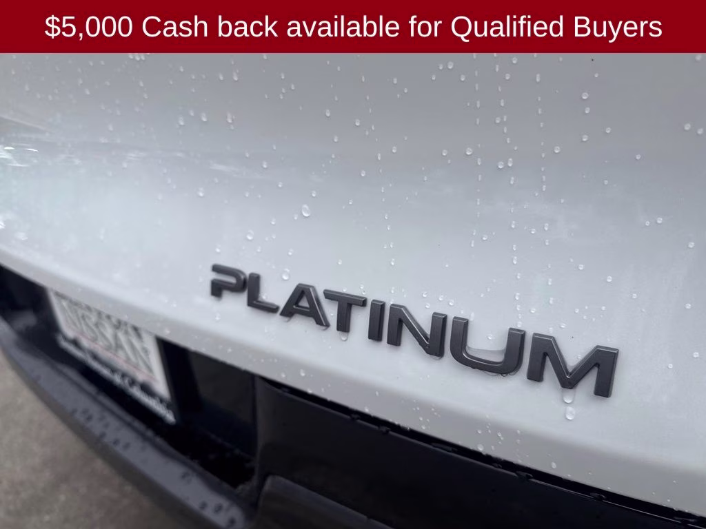 2026 Everest White Pearl/Black Nissan Murano Platinum AWD SUV