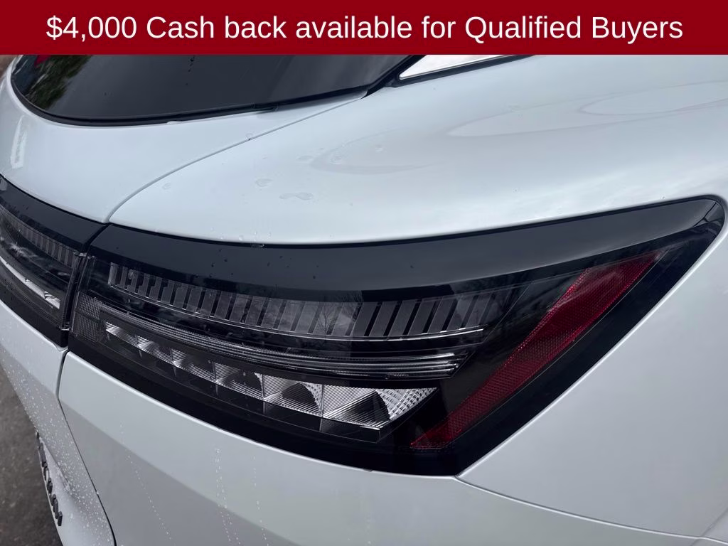 2026 Everest White Pearl/Black Nissan Murano Platinum AWD SUV