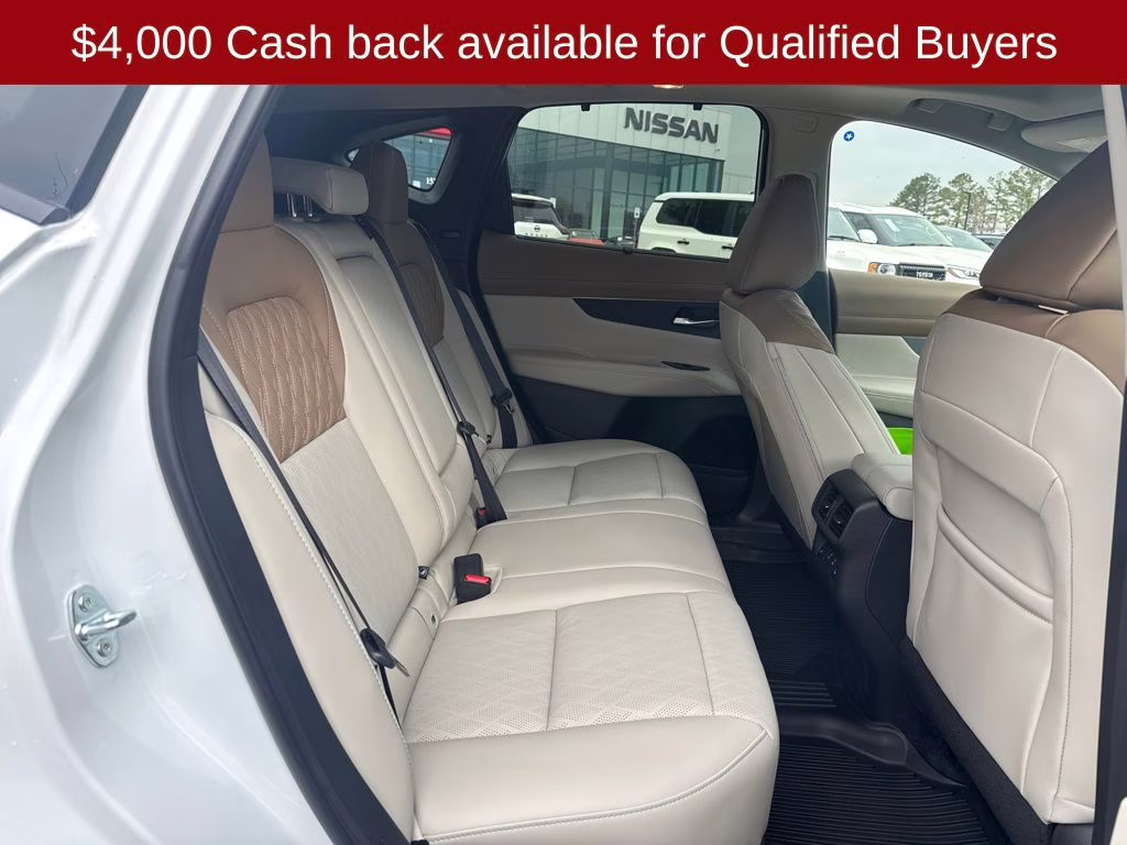 2026 Everest White Pearl/Black Nissan Murano Platinum AWD SUV