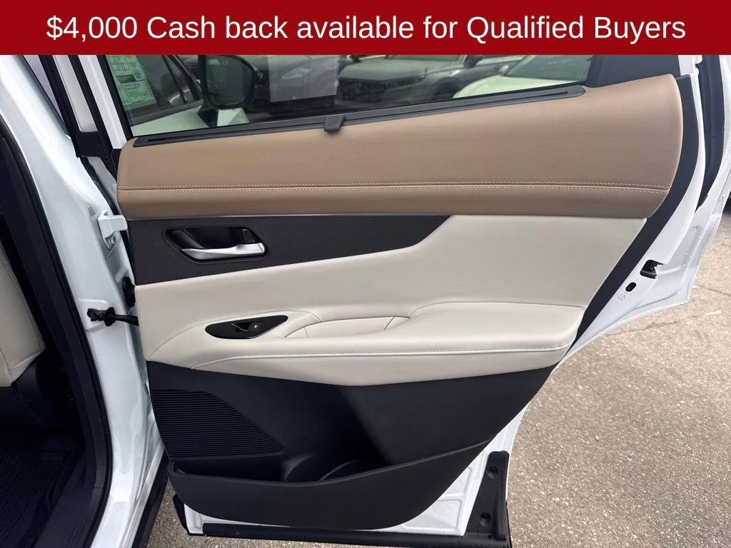 2026 Everest White Pearl/Black Nissan Murano Platinum AWD SUV