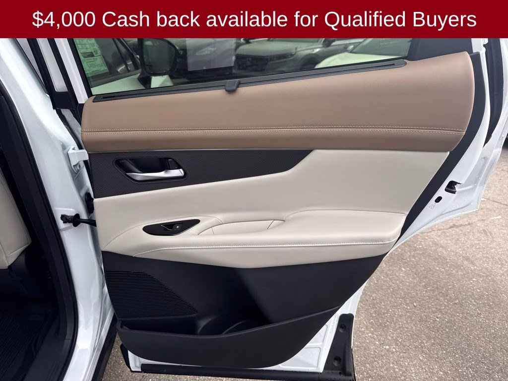 2026 Everest White Pearl/Black Nissan Murano Platinum AWD SUV