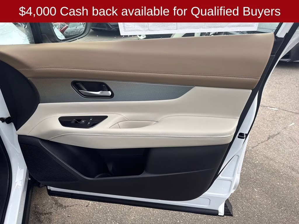 2026 Everest White Pearl/Black Nissan Murano Platinum AWD SUV