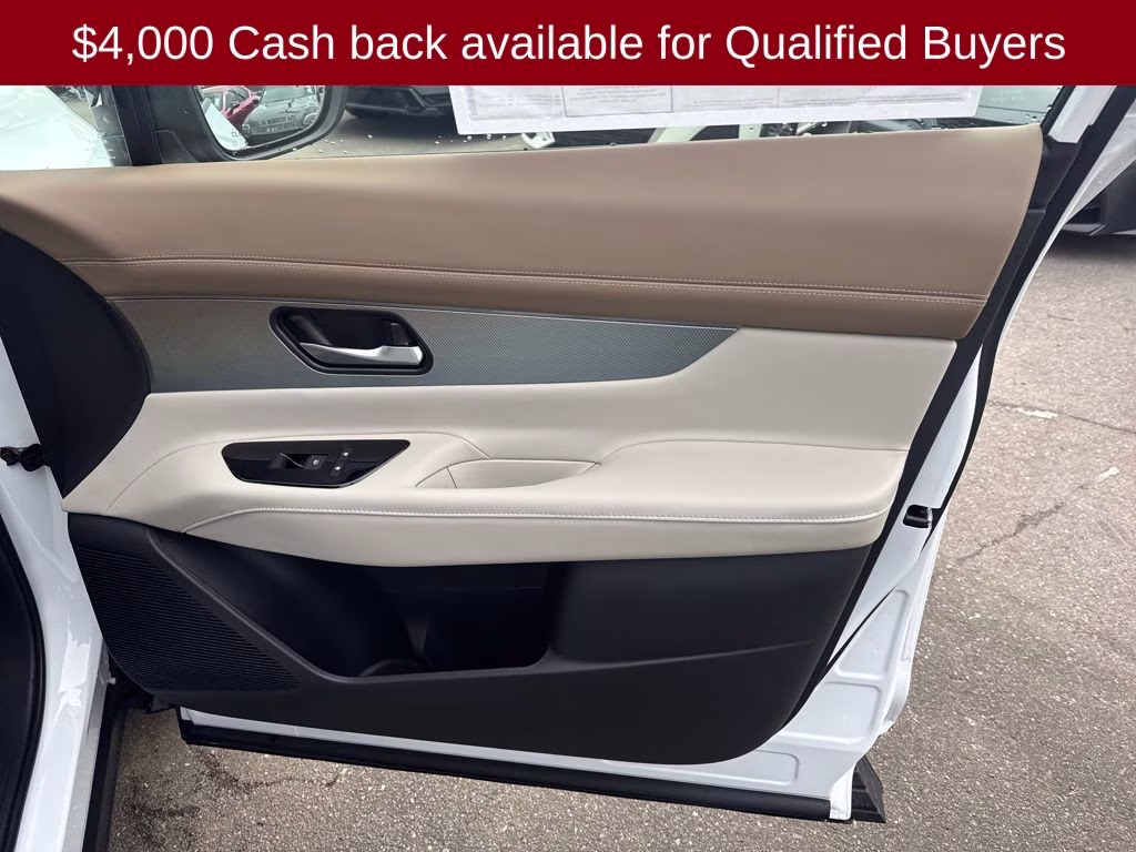 2026 Everest White Pearl/Black Nissan Murano Platinum AWD SUV