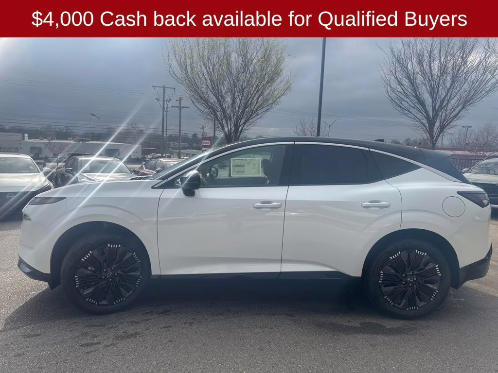 2026 Everest White Pearl/Black Nissan Murano Platinum AWD SUV