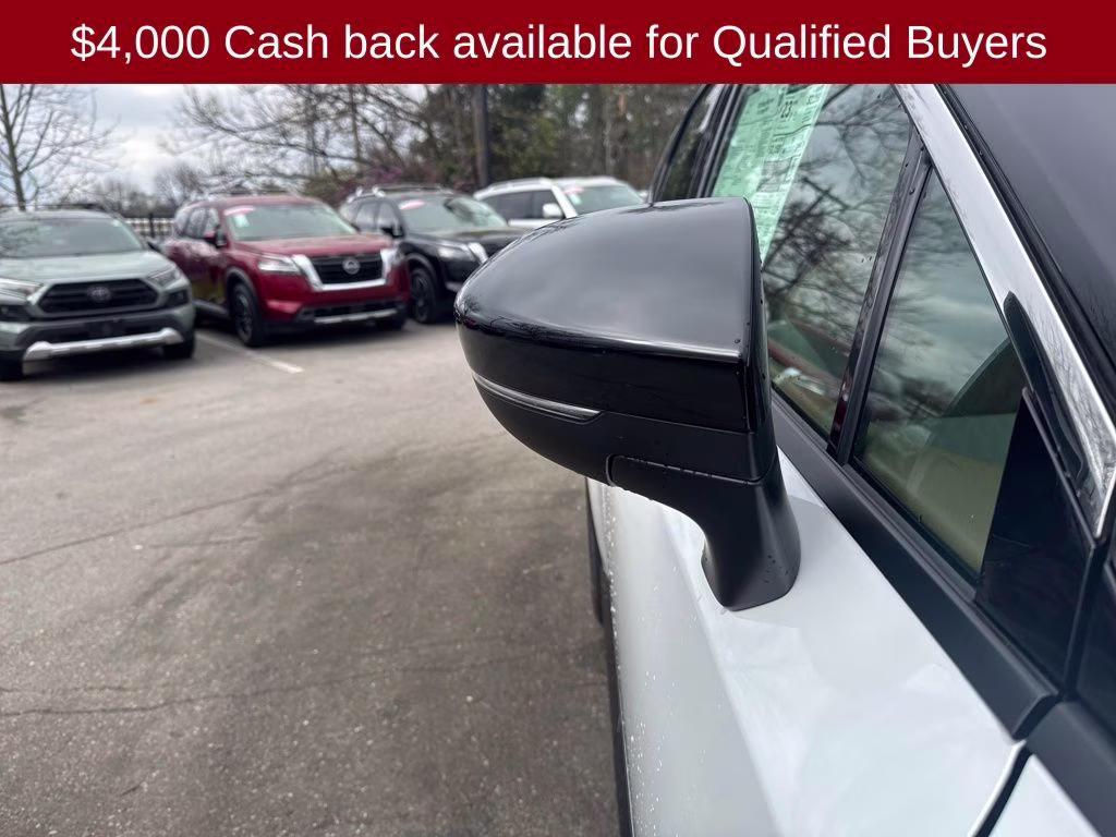 2026 Everest White Pearl/Black Nissan Murano Platinum AWD SUV