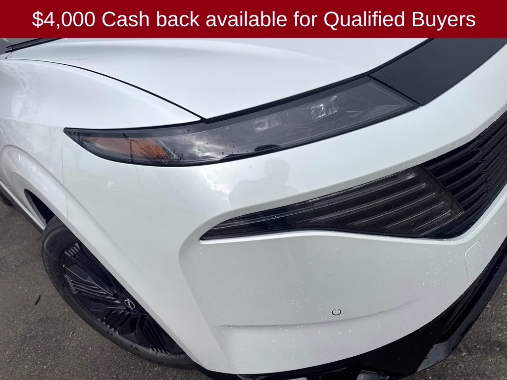 2026 Everest White Pearl/Black Nissan Murano Platinum AWD SUV