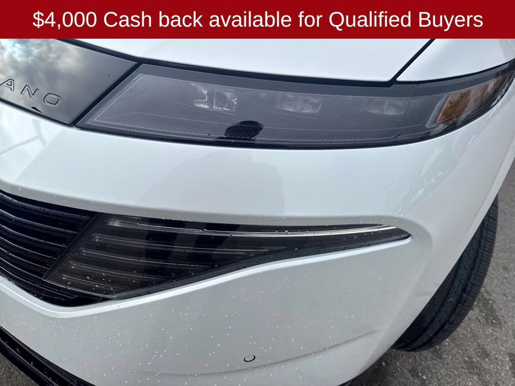 2026 Everest White Pearl/Black Nissan Murano Platinum AWD SUV