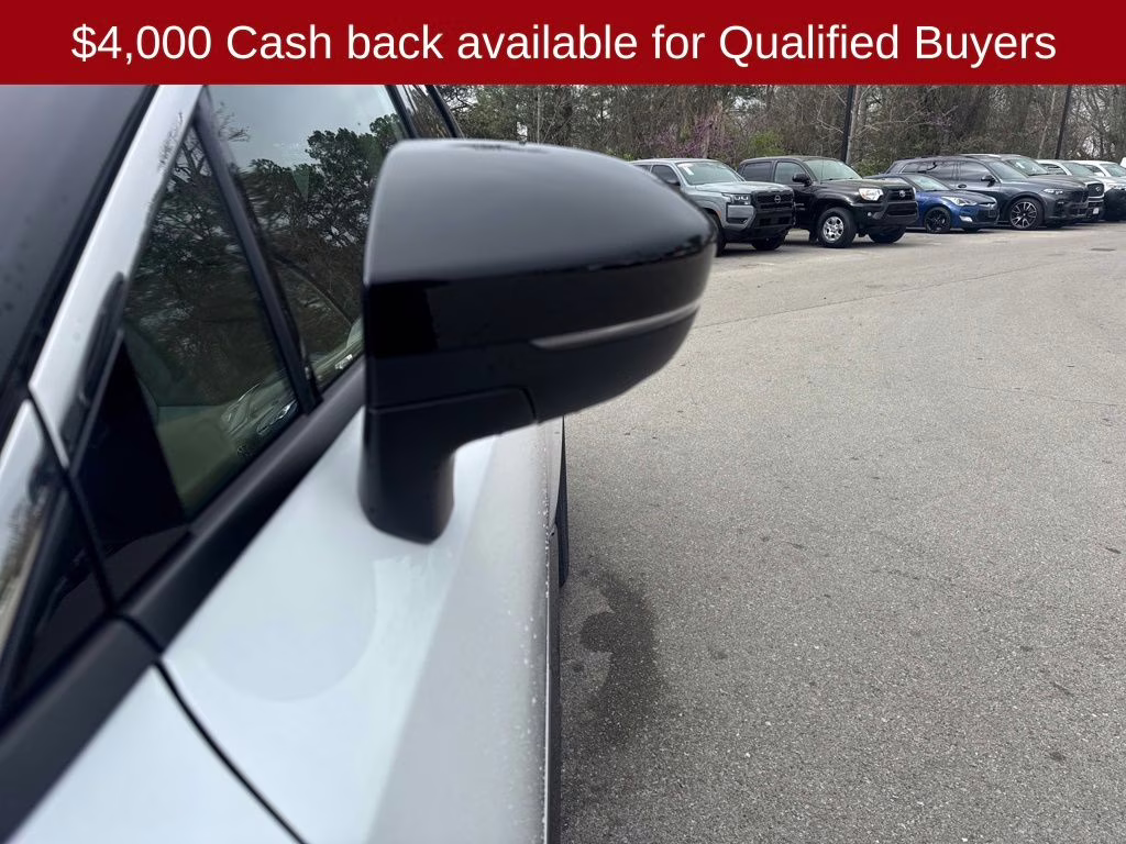 2026 Everest White Pearl/Black Nissan Murano Platinum AWD SUV