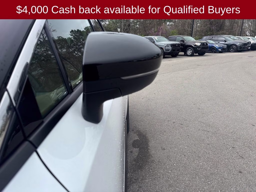 2026 Everest White Pearl/Black Nissan Murano Platinum AWD SUV