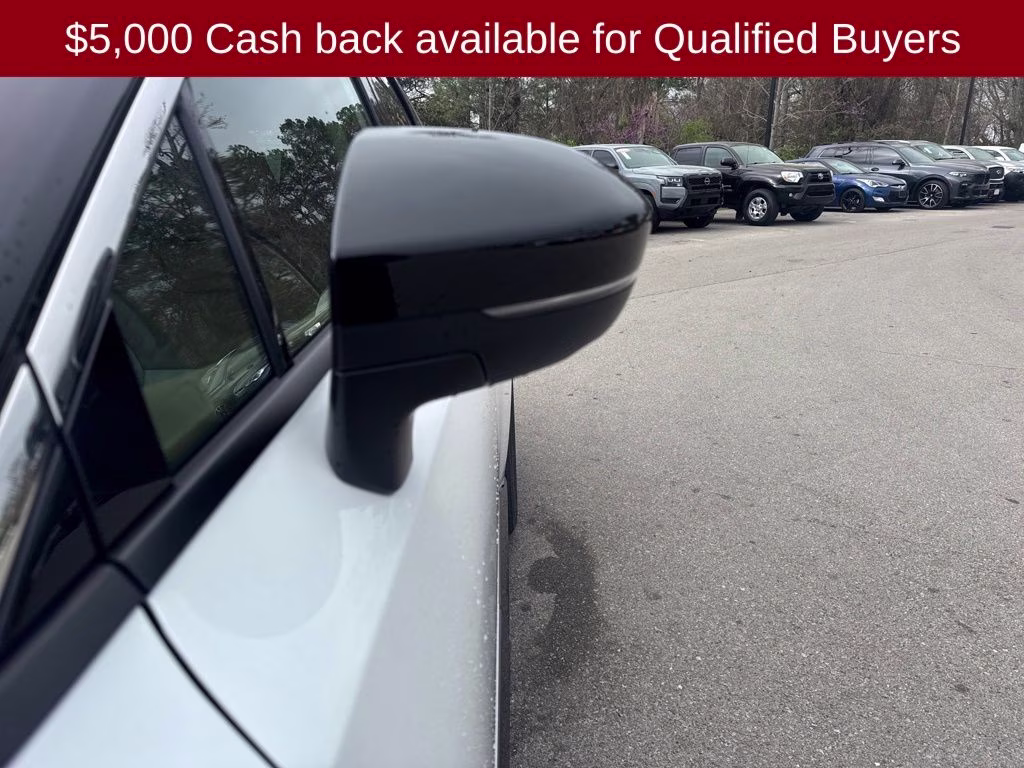 2026 Everest White Pearl/Black Nissan Murano Platinum AWD SUV