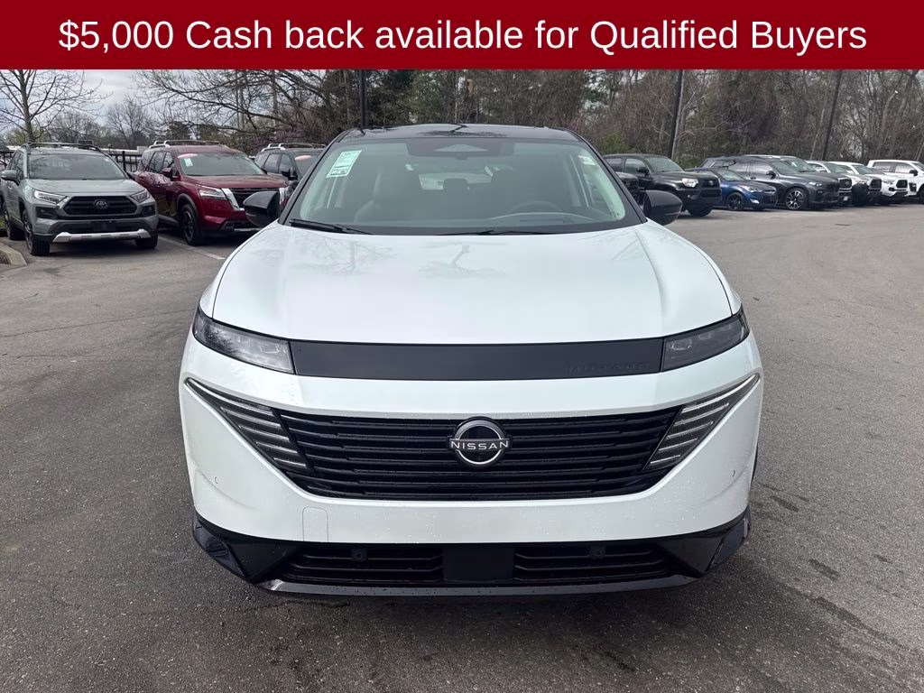 2026 Everest White Pearl/Black Nissan Murano Platinum AWD SUV