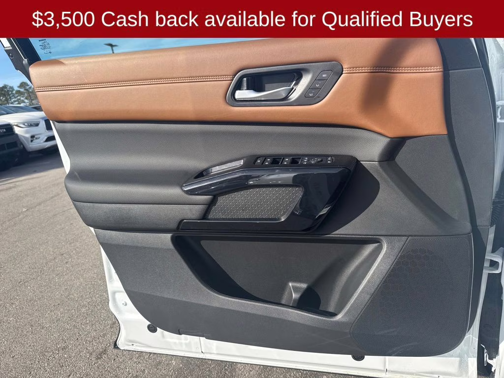 2026 Everest White Pearl Tricoat Nissan Pathfinder Platinum FWD SUV