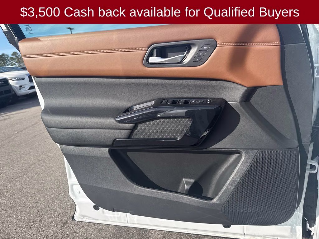 2026 Everest White Pearl Tricoat Nissan Pathfinder Platinum FWD SUV