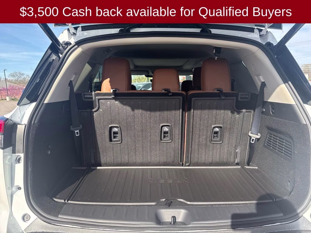 2026 Everest White Pearl Tricoat Nissan Pathfinder Platinum FWD SUV