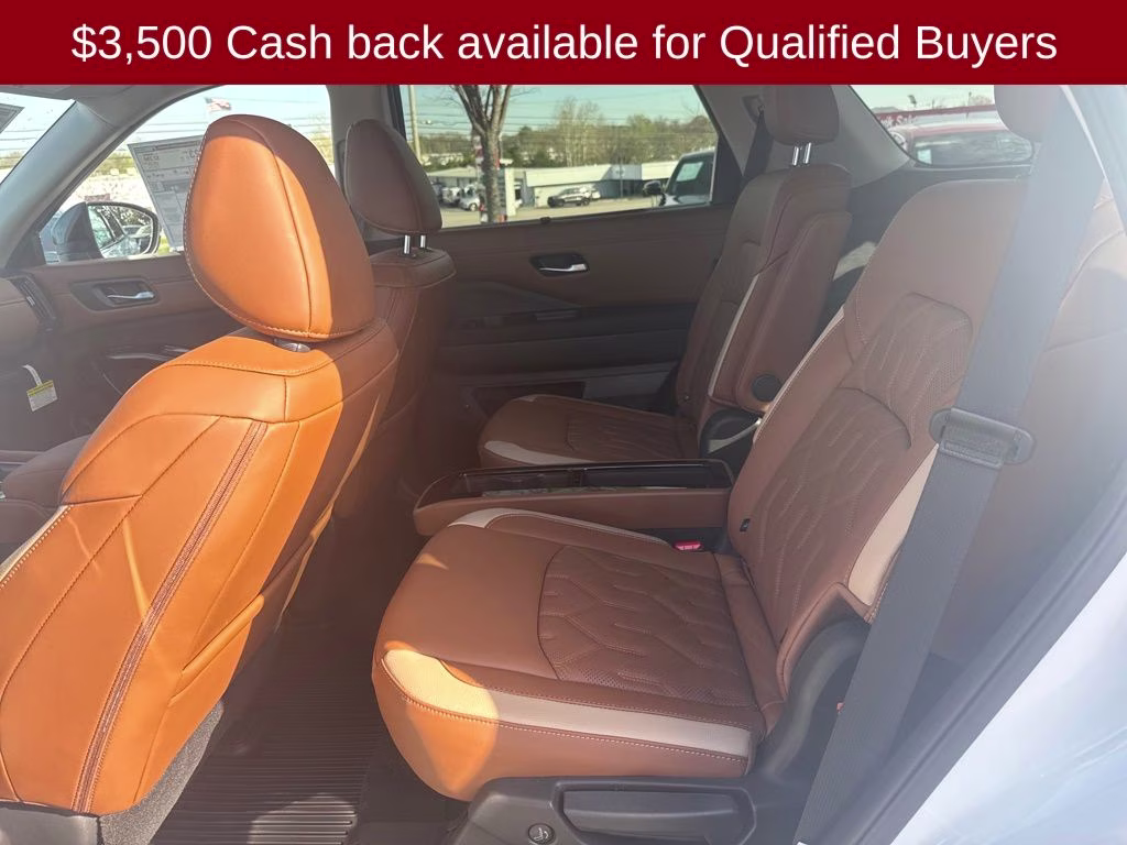 2026 Everest White Pearl Tricoat Nissan Pathfinder Platinum FWD SUV