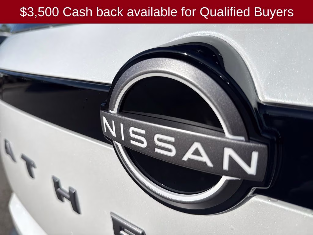 2026 Everest White Pearl Tricoat Nissan Pathfinder Platinum FWD SUV