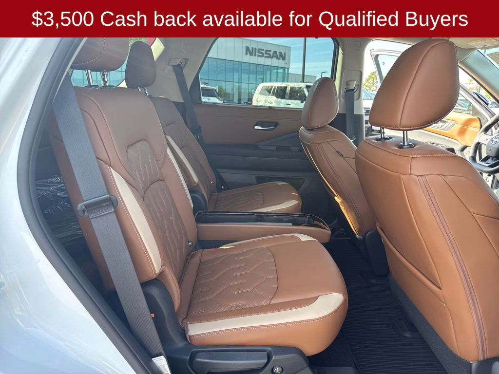 2026 Everest White Pearl Tricoat Nissan Pathfinder Platinum FWD SUV