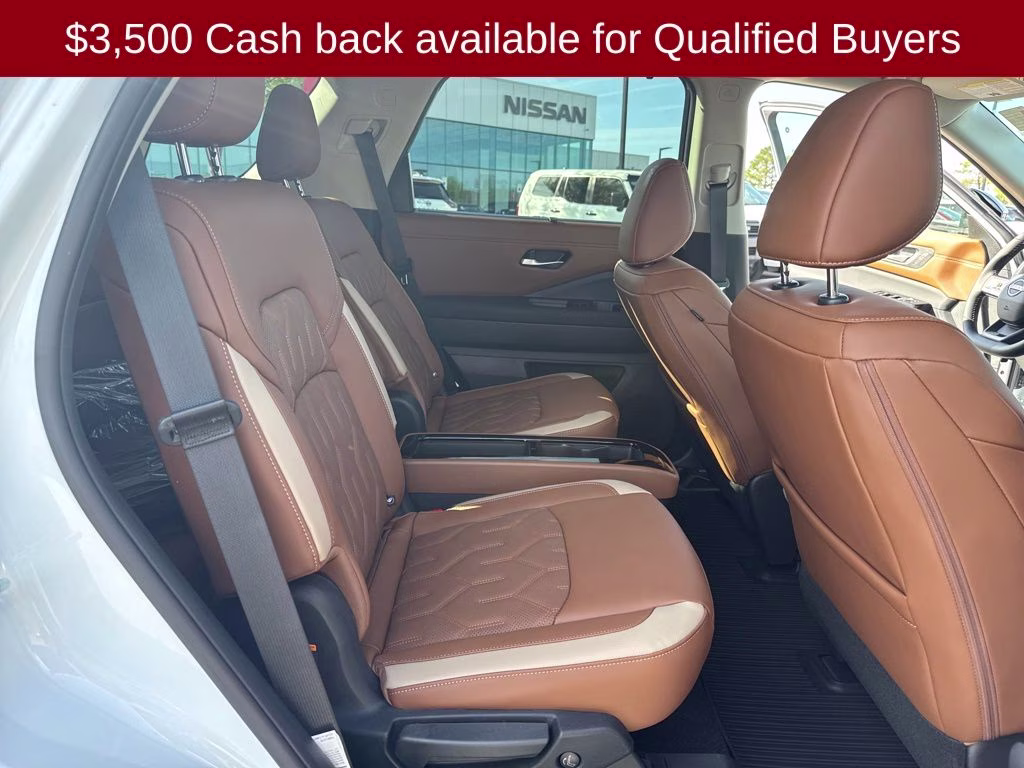 2026 Everest White Pearl Tricoat Nissan Pathfinder Platinum FWD SUV